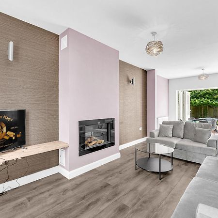 Brook Meadow House, 4 Bed House, Manchester Astley  Eksteriør bilde