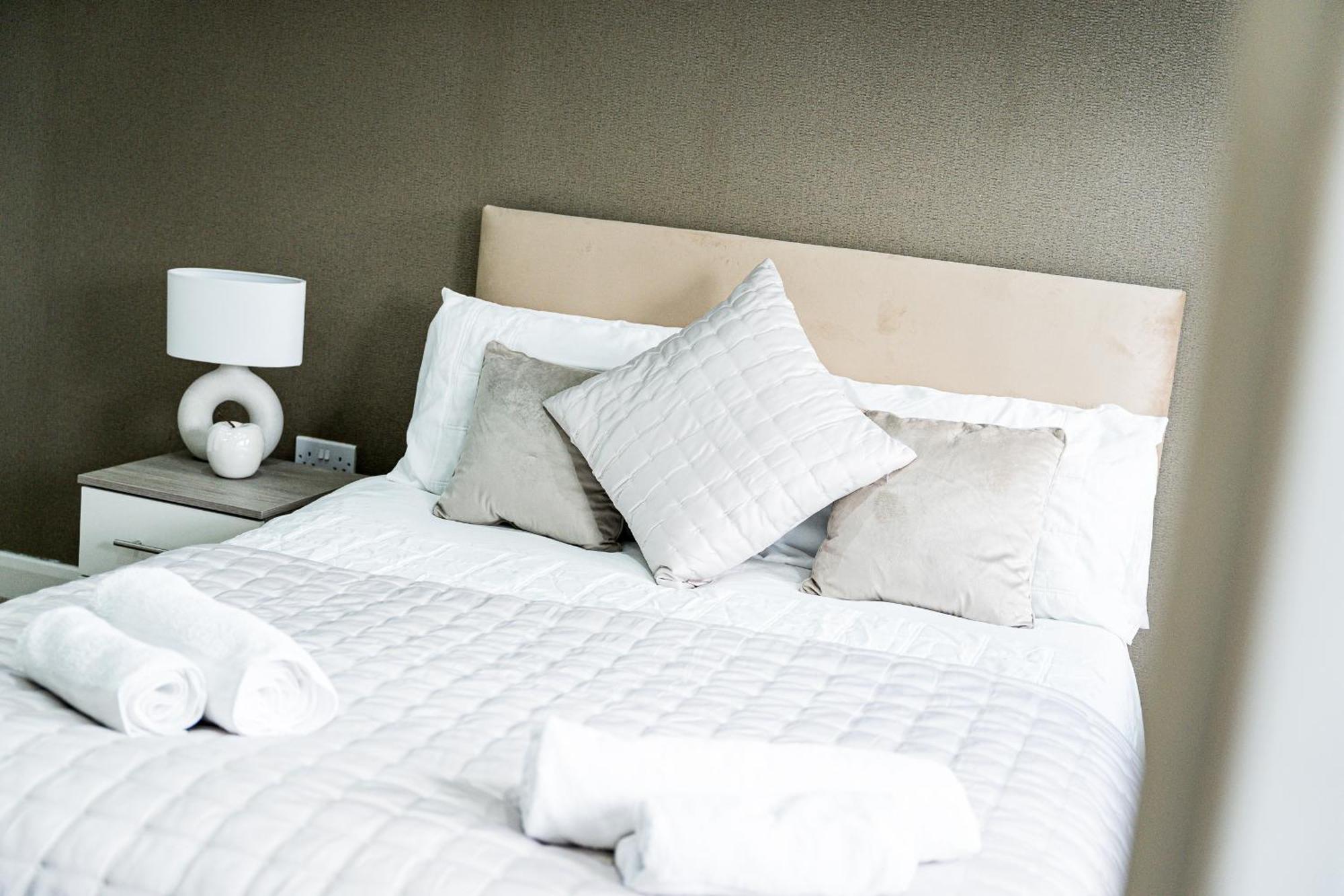 Brook Meadow House, 4 Bed House, Manchester Astley  Eksteriør bilde